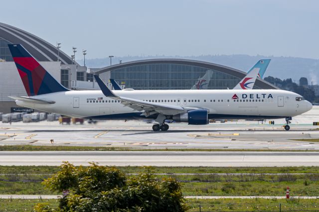 N199DN — - Departure from LAX