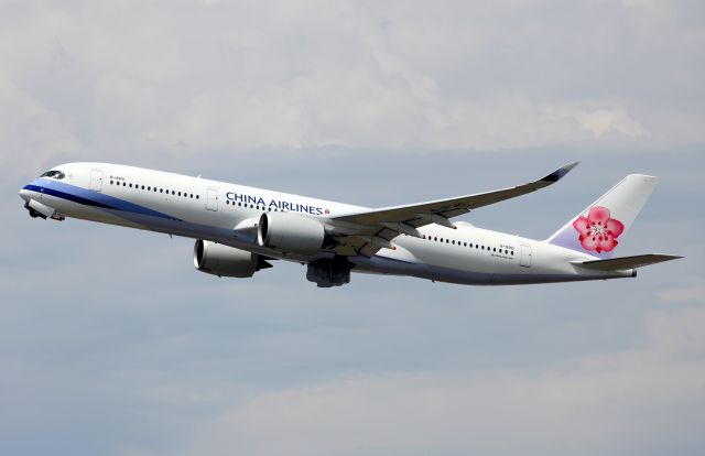 Airbus A350-900 (B-18910) - Climbing From Rwy 34L