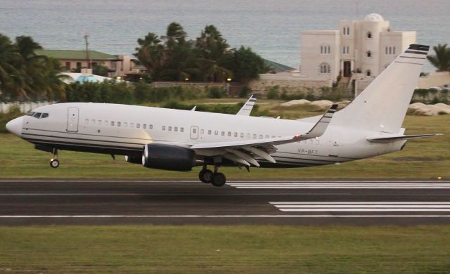 Boeing 737-700 (VP-BFT)