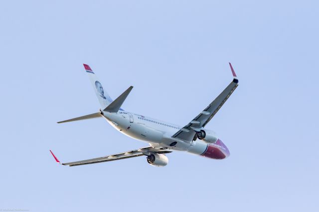 Boeing 737-700 (LN-NGH) - Takeoff from Copenhagen. Maj 2015