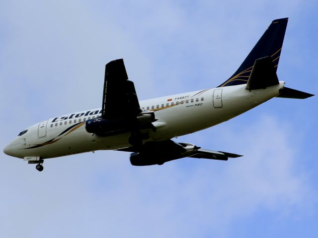 Boeing 737-200 (YV-497T)
