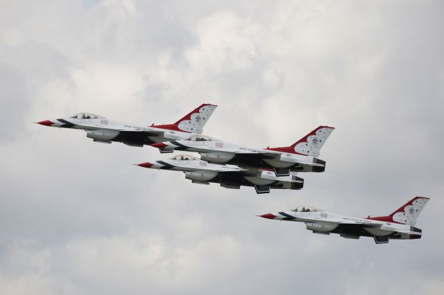 Lockheed F-16 Fighting Falcon —