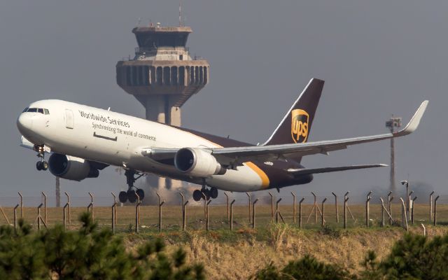 BOEING 767-300 (N360UP)