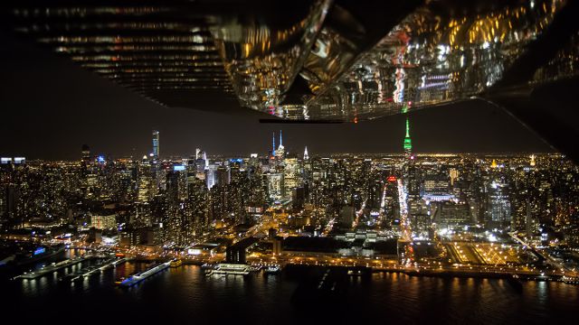 Cessna Skylane (N6453H) - New York City at night