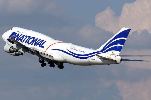 Boeing 747-200 (N729CA)