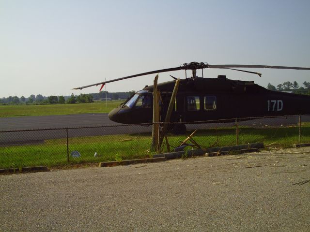 — — - UH-60 Black Hawk vs light pole