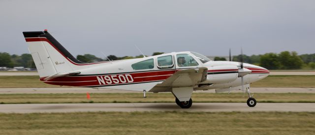 Beechcraft 55 Baron (N950D) - On flightline