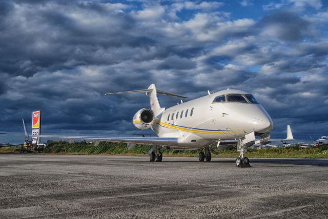 Bombardier Challenger 300 (C-GDGO)