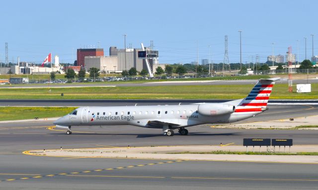 Embraer ERJ-145 (N695AE) - American Eagle Embraer ERJ-145LR N695AE in Toronto 