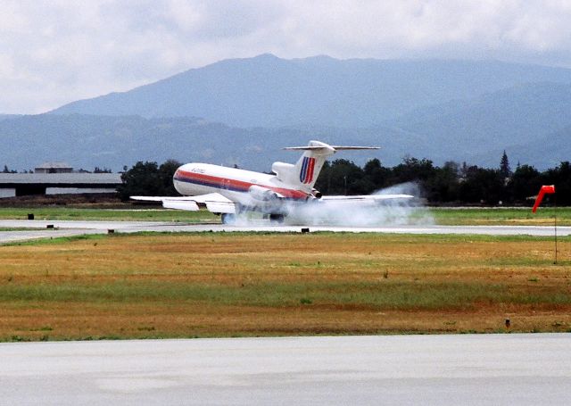 BOEING 727-200 (N7261U) - KSJC - My fav jet, the 727 "smokin" 12R at San Jose from Denver or ORD. The building in the left back is the then new San Jose Jet center - the mountain peak above the 727 is Mt Loma Prieta.br /br /CN:21408 Ln: 1334br /B727-222(A)br /JT8D-15(HK3)br /4/12/78 PAN AM  N7261U   