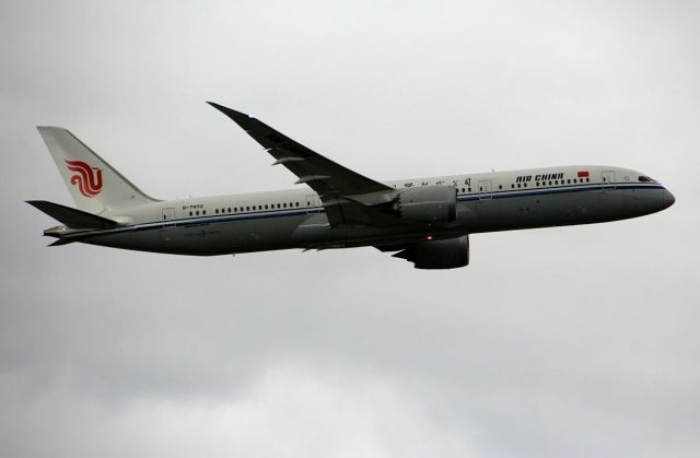 Boeing 787-9 Dreamliner (B-7832)