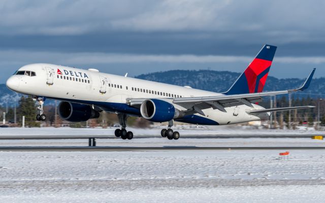 Boeing 757-200 (N723TW)