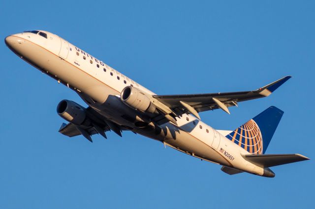 Embraer 175 (N206SY)