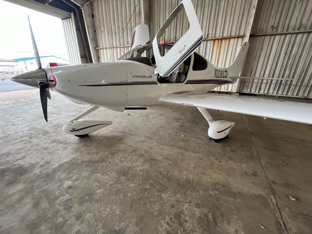 Cirrus SR-20 (N208CD)