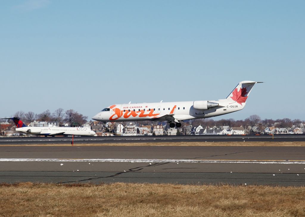 Canadair Regional Jet CRJ-200 (C-GUJA) - A 33L arrival just before touchdown !