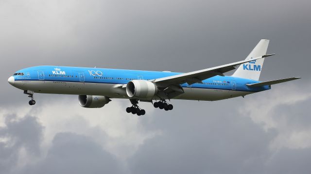 BOEING 777-300 (PH-BVK)