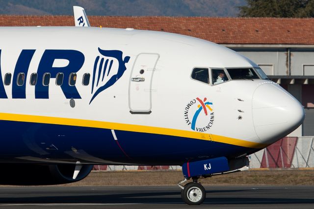 Boeing 737-700 (EI-EKJ)