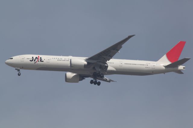 BOEING 777-300ER (JA743J)