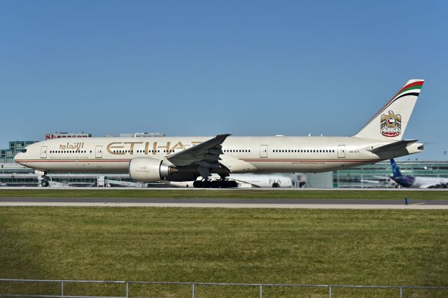 BOEING 777-300 (A6-ETI)