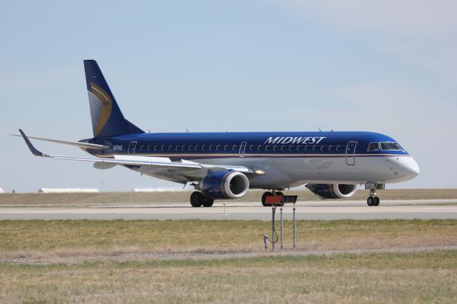 Embraer ERJ-190 (N171HQ) - Returning to DIA after loss of cabin pressure.