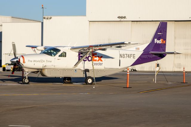 Cessna Caravan (N574FE)