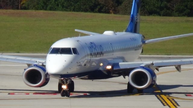 Embraer ERJ-190 (N192JB) - Turning off runway 5L.