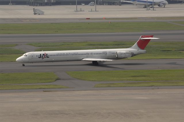 McDonnell Douglas MD-90 (BON8066) - Taxi at Haneda Intl Airport on 2010/10/16