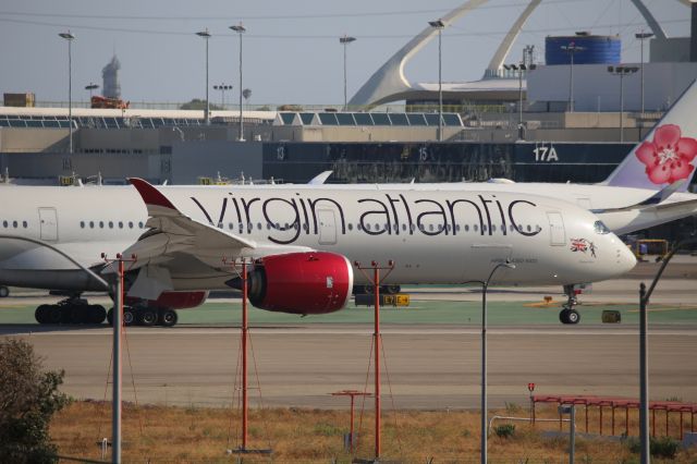 Airbus A350-1000 (G-VRNB)