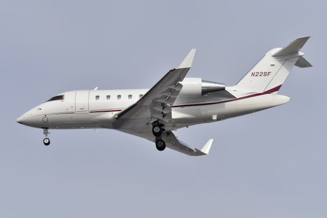 Bombardier Challenger 300 (N22SF)