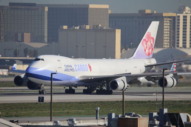 Boeing 747-400 (B-18723)