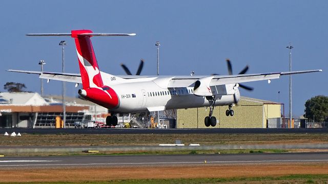 de Havilland Dash 8-400 (VH-QOV) - VH-QOV "Ballarat" seen flaring over runway 27 at Mildura Airport {MQL/YMIA} after a run from Melbourne Airport {MEL/YMML} as "Q Link 2078".