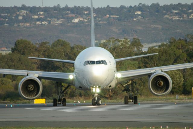 Boeing 777-200 — - Singapore Airline Boeing 777 entering rwy 03 for take-off at Perth Intl Airport ]