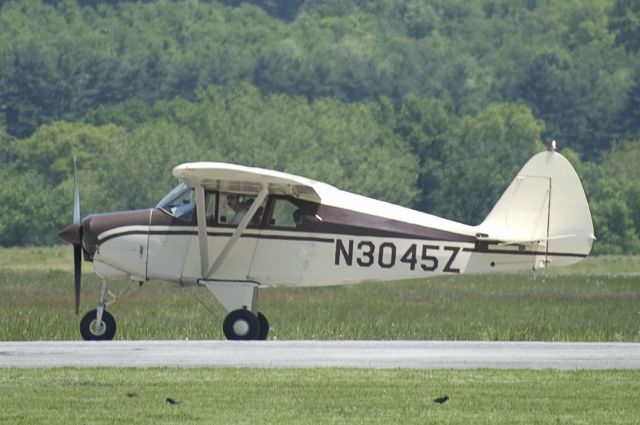 Piper PA-22 Tri-Pacer (N3045Z) - Seen at KFDK on 5/12/2011.