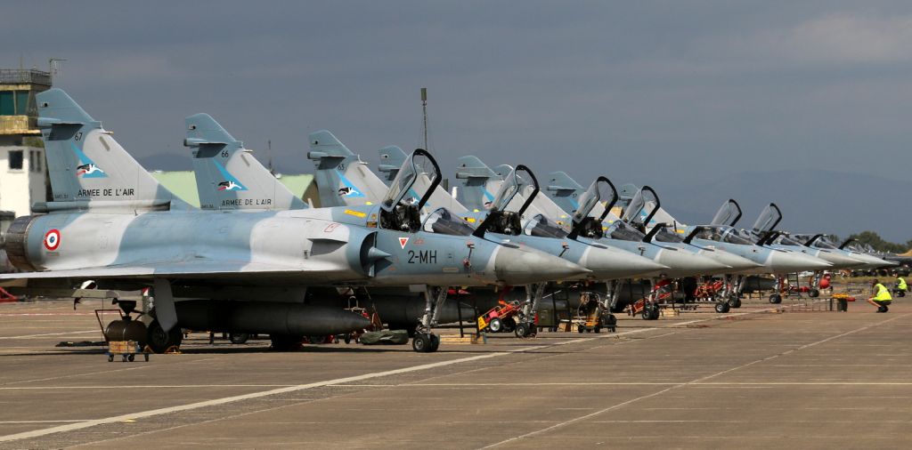 — — - FRENCH AIR FORCE DASSAULT MIRAGE 2000 5- F 1/2 CYGOGNES SHOOT TRAINING