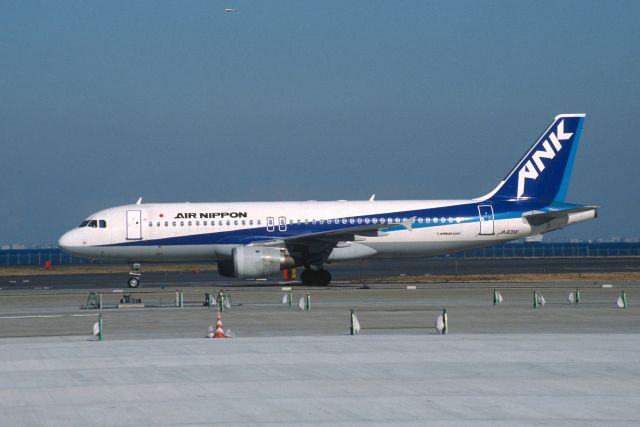 Airbus A321 (JA8391) - Taxing at Tokyo-Haneda Intl Airport on 2003/02/21