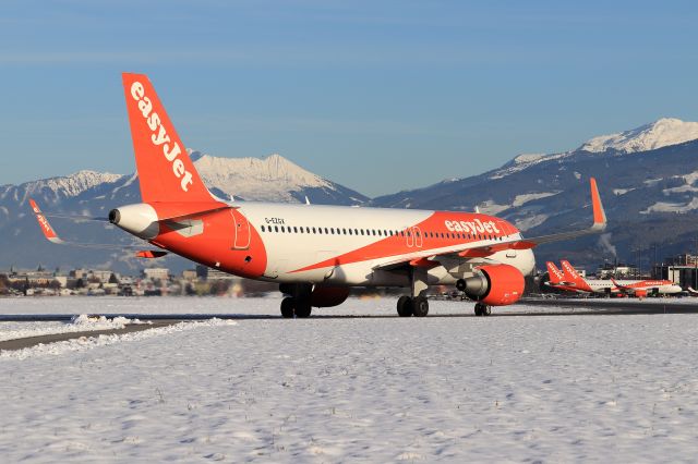 Airbus A320 (G-EZGX)