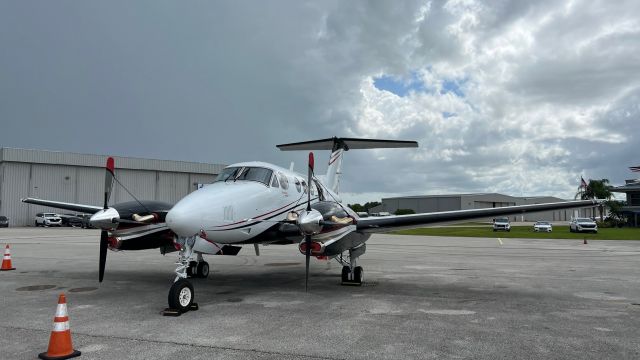 Beechcraft King Air F90 (N176LA)