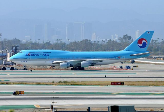 Boeing 747-400 (HL7402)