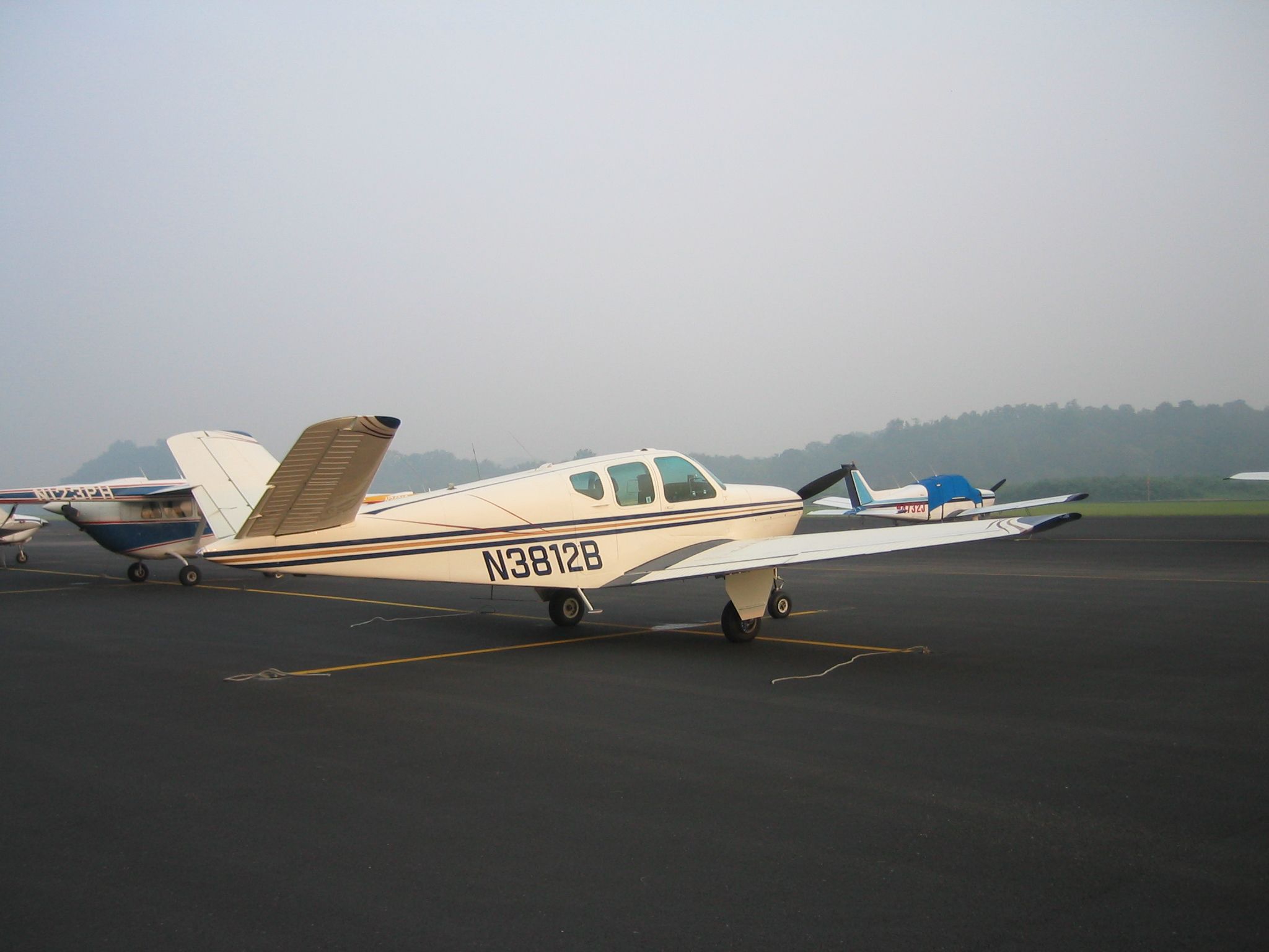 Beechcraft 35 Bonanza (N3812B)