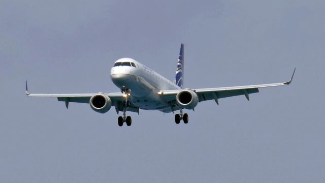 Embraer ERJ-190 (HP-1567CMP)