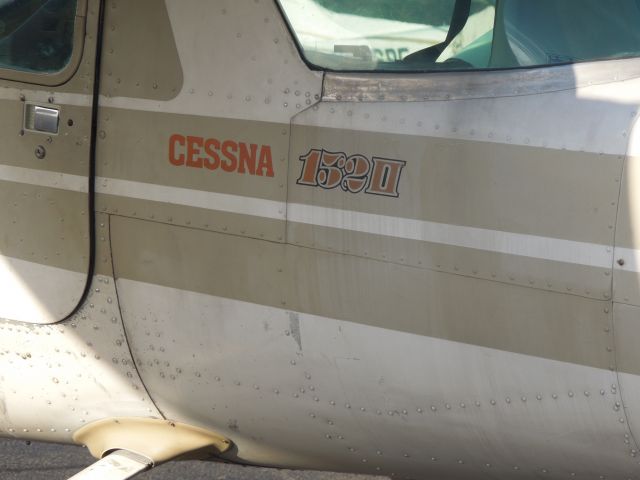 Cessna 152 (N714YH) - The cabin door and the make and model.