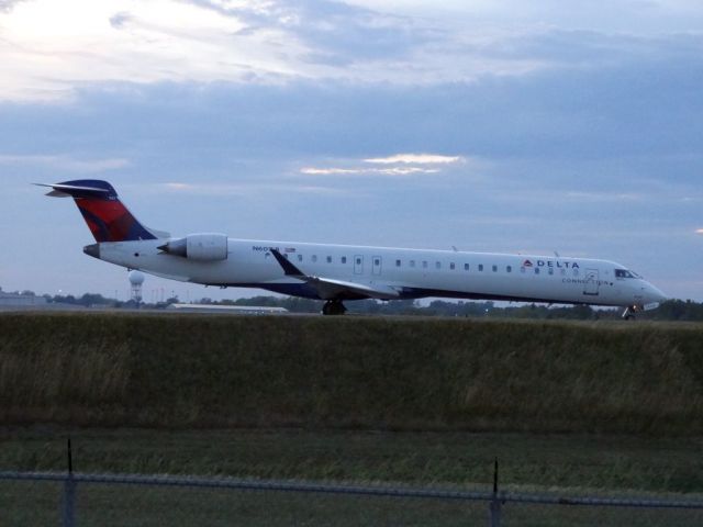 Canadair Regional Jet CRJ-900 (N601LR)