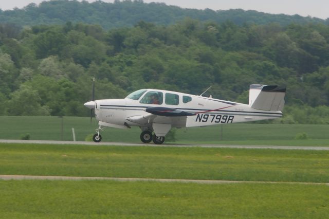 Beechcraft 35 Bonanza (N9799R)