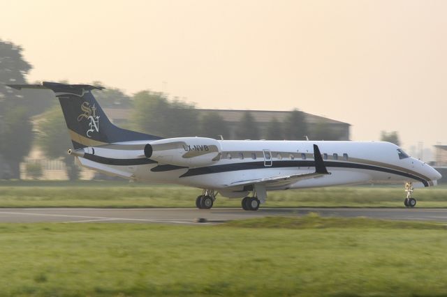 Embraer ERJ-135 (LX-NVB)