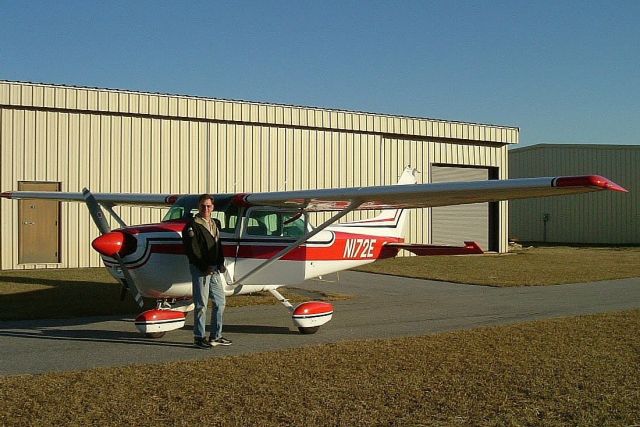 Cessna Skyhawk (N172E) - About to enjoy that smooth morning air !