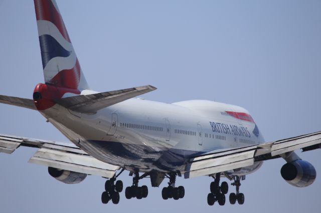 Boeing 747-400 (G-BNLW)