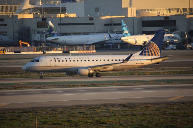 EMBRAER 175 (long wing) (N116SY)