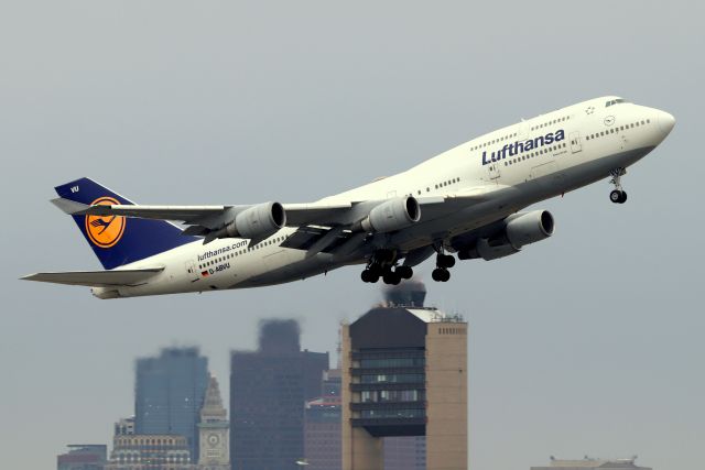 Boeing 747-400 (D-ABVU) - LH 422 departing back to Frankfurt