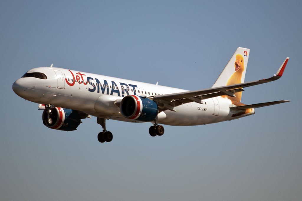 Airbus A320 (CC-AWR)