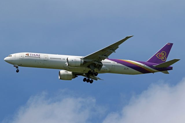 BOEING 777-300 (HS-TKL)